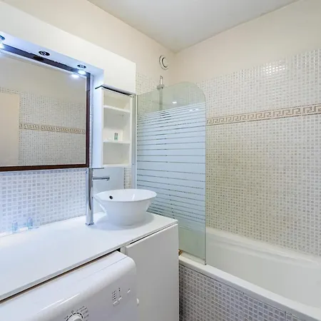 Appart N Suites: 1 Chambre Et Sejour Au Calme+ Parking+ Netflix Apartmán Marseille
